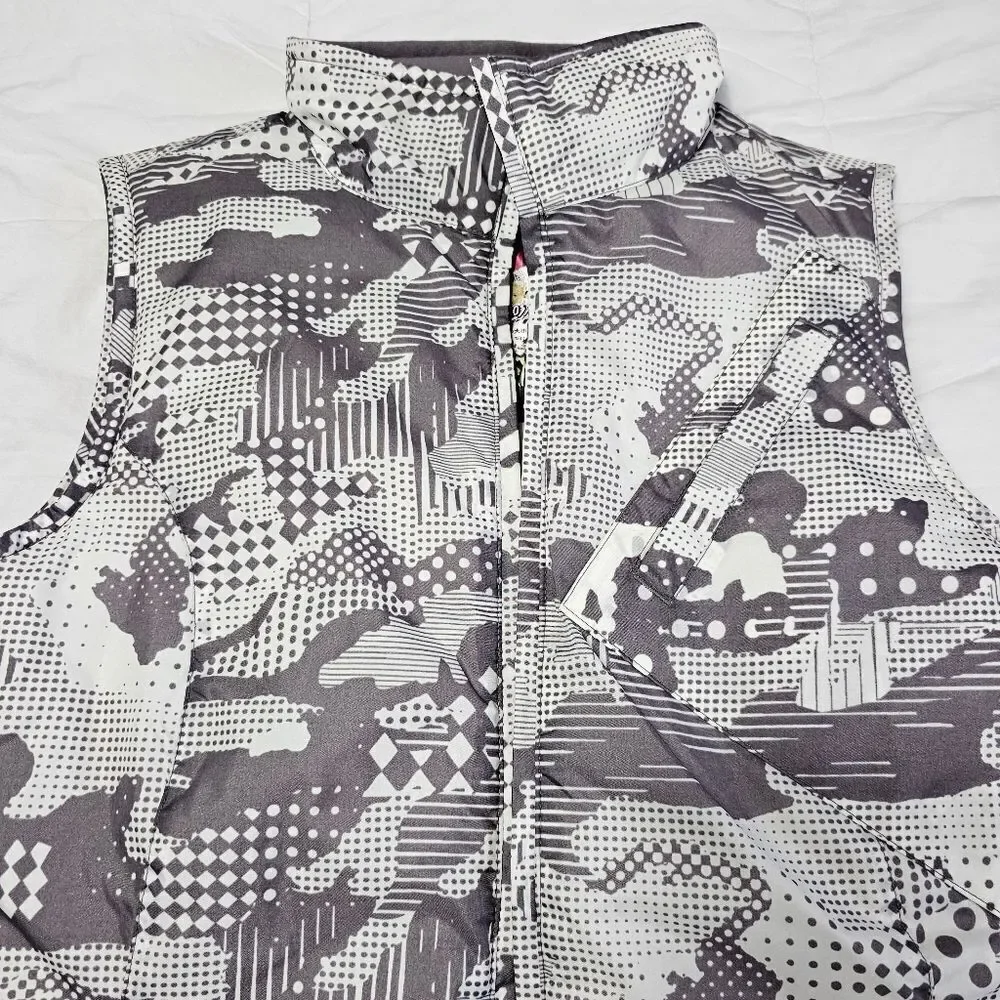 Burton Command Camo Style Print Winter Puffer Vest‎ Women's Size Small